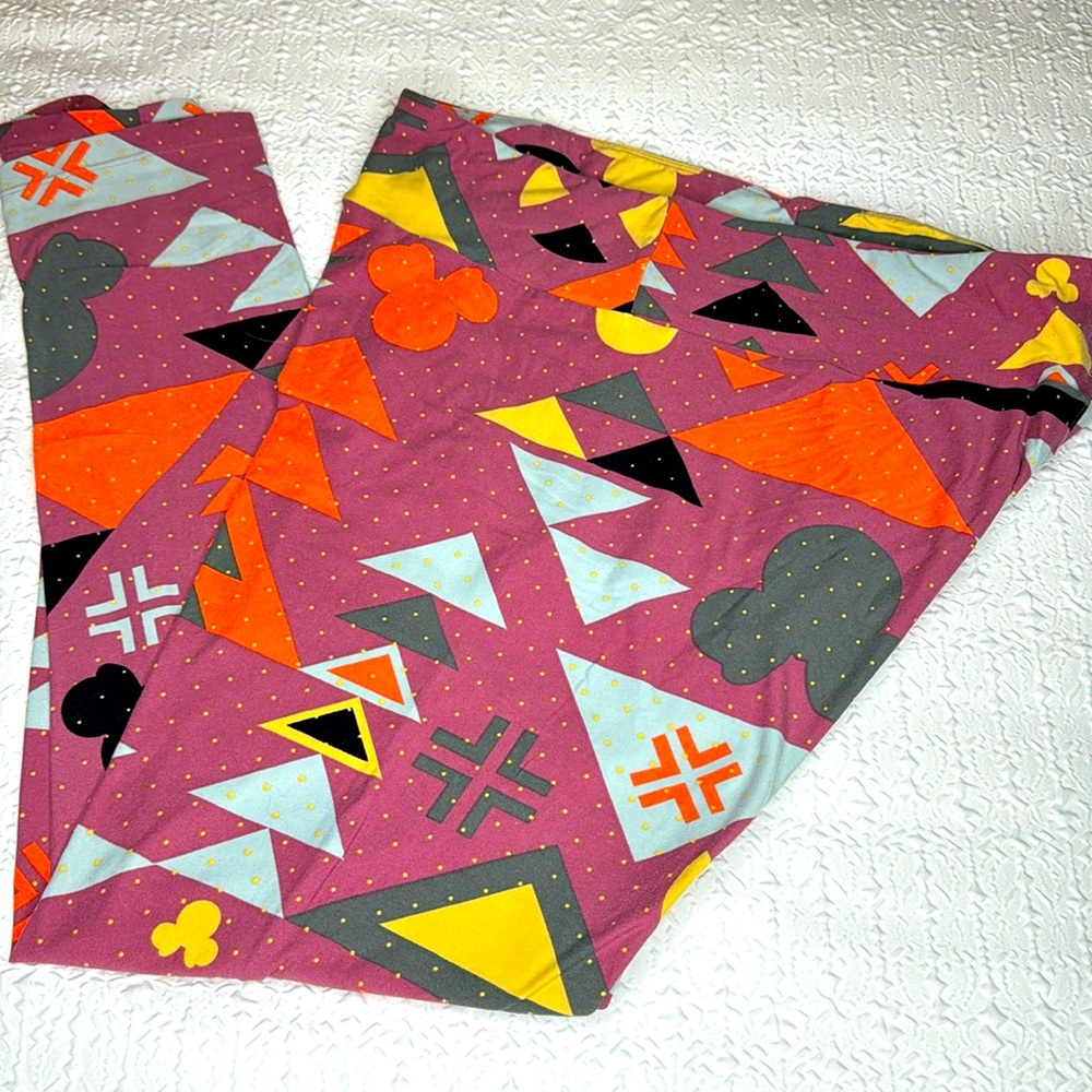 Minnie Mouse geometric design LuLaRoe leggings.size Tall and curvy